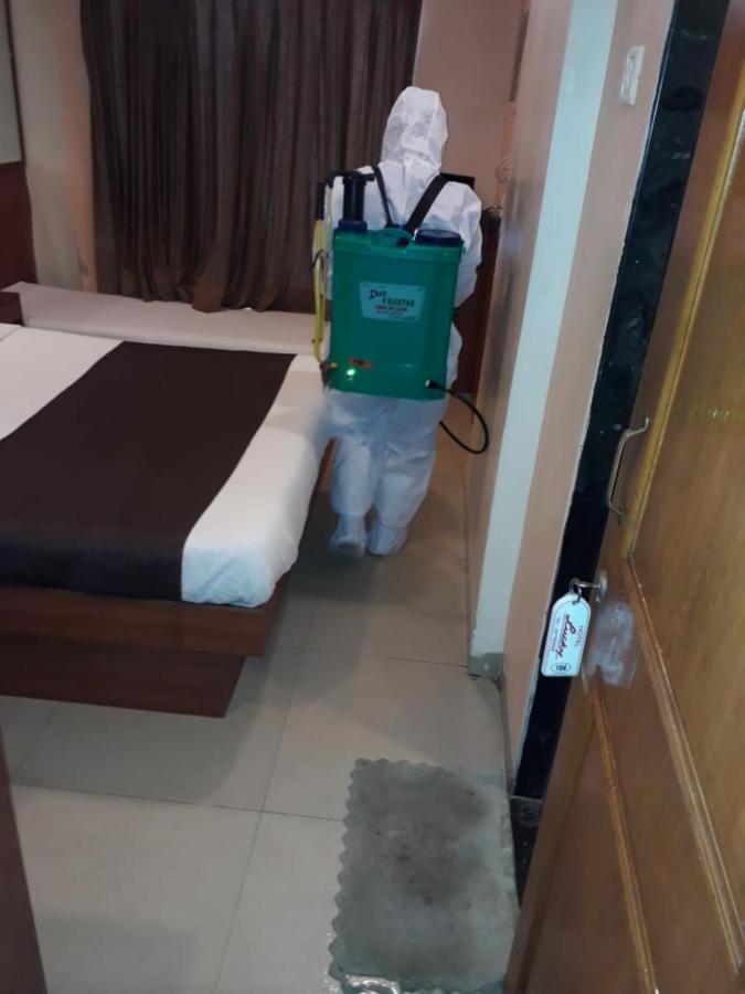 Lucky Hotel Goregaon Mumbai  Buitenkant foto