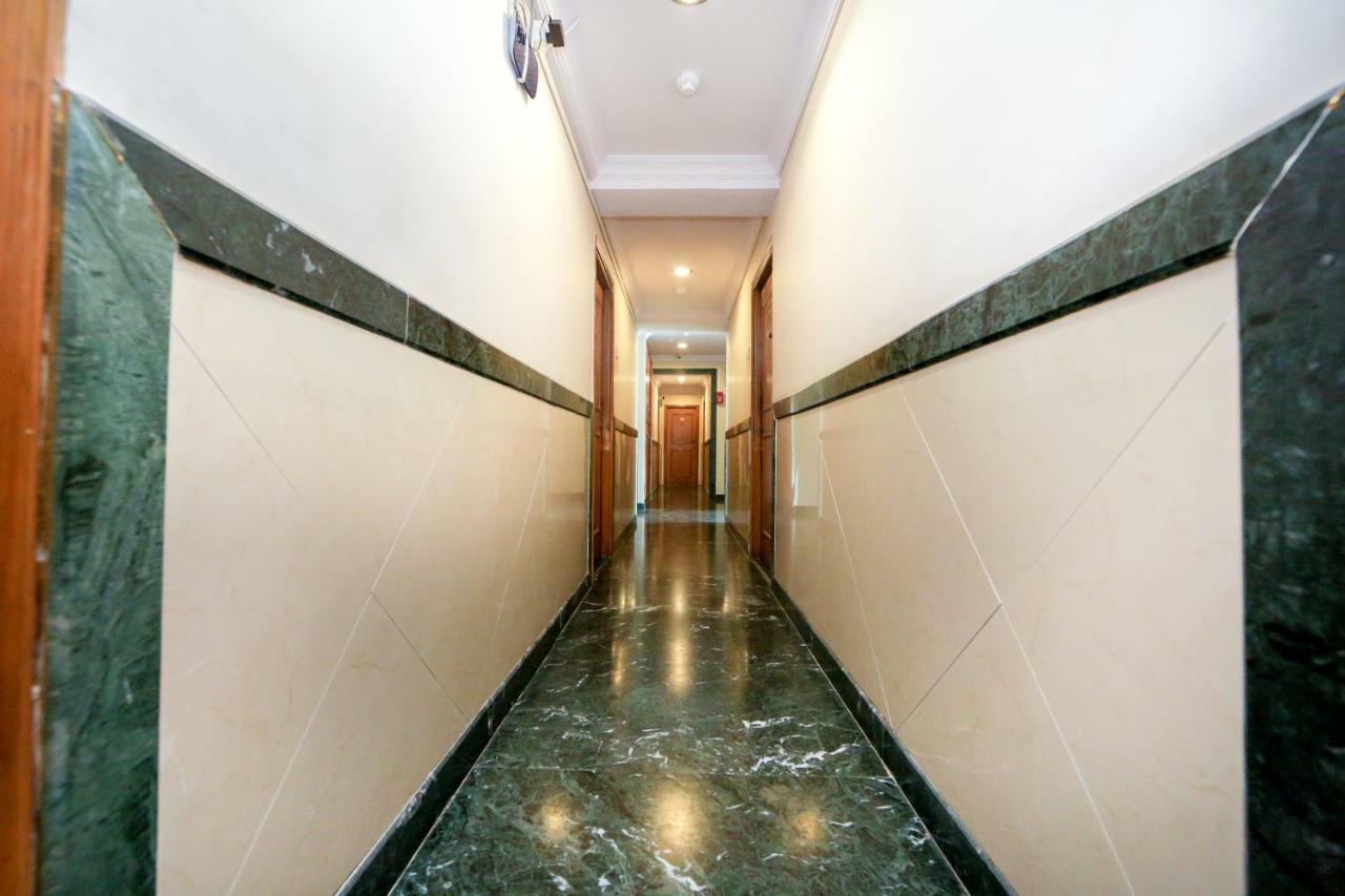 Lucky Hotel Goregaon Mumbai  Buitenkant foto