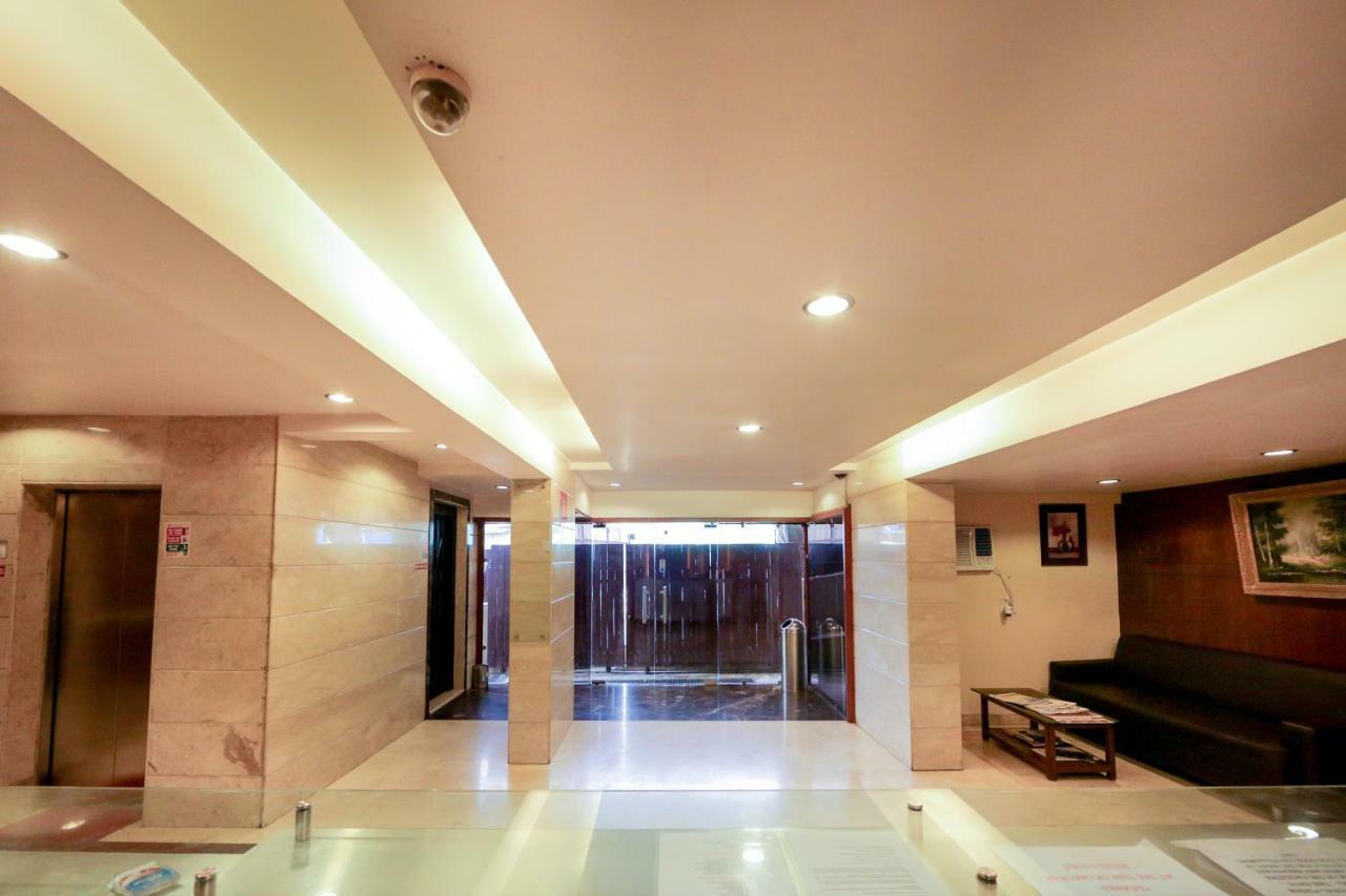 Lucky Hotel Goregaon Mumbai  Buitenkant foto