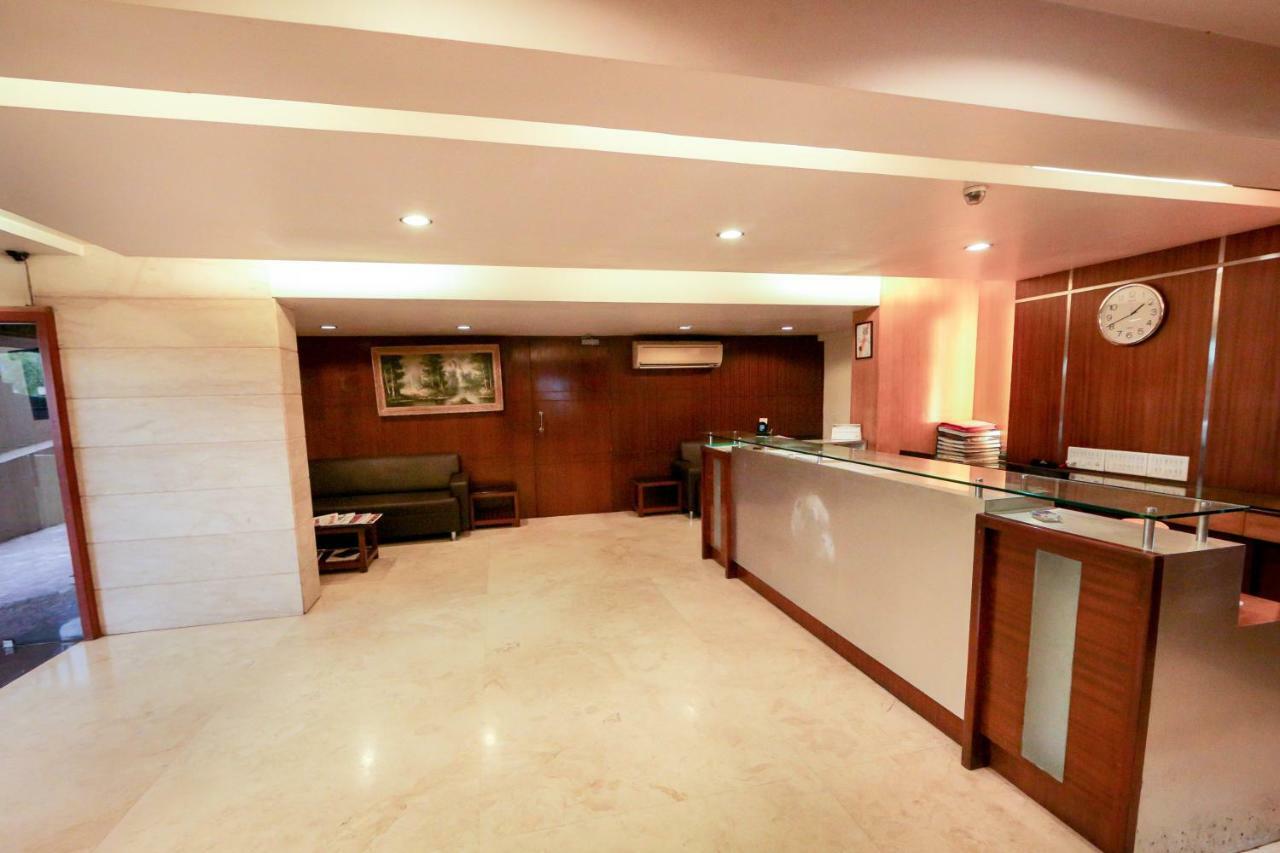 Lucky Hotel Goregaon Mumbai  Buitenkant foto