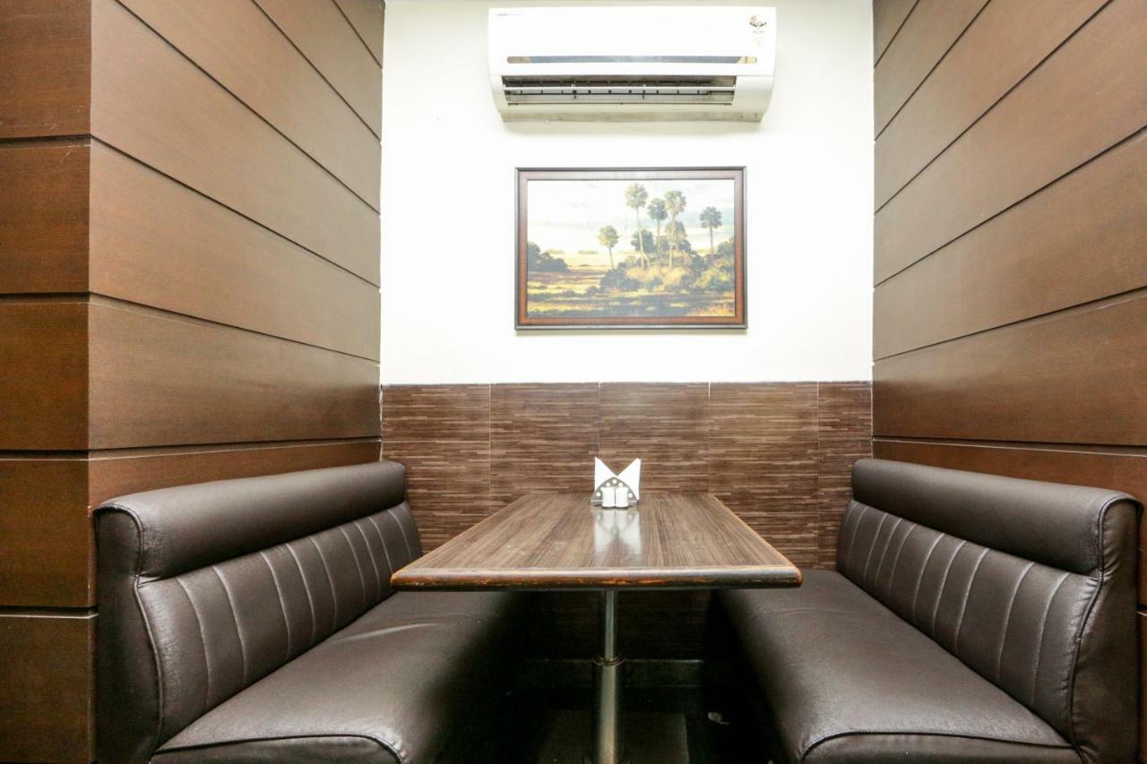 Lucky Hotel Goregaon Mumbai  Buitenkant foto