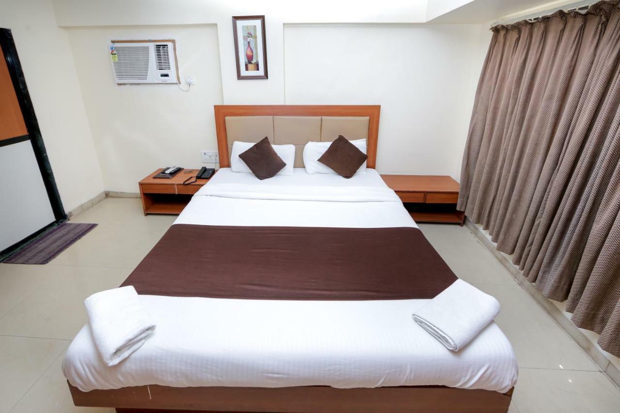 Lucky Hotel Goregaon Mumbai  Buitenkant foto