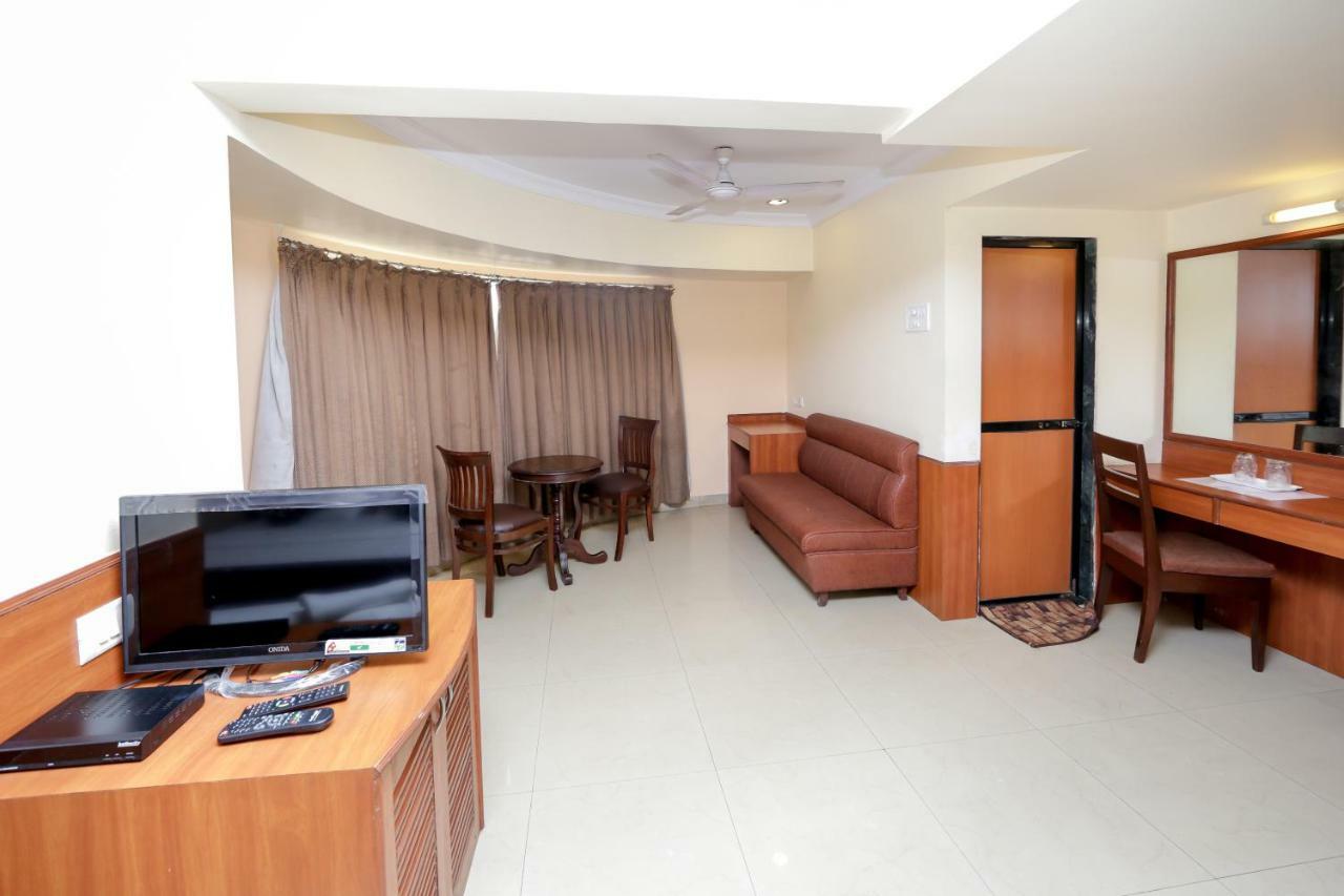 Lucky Hotel Goregaon Mumbai  Buitenkant foto
