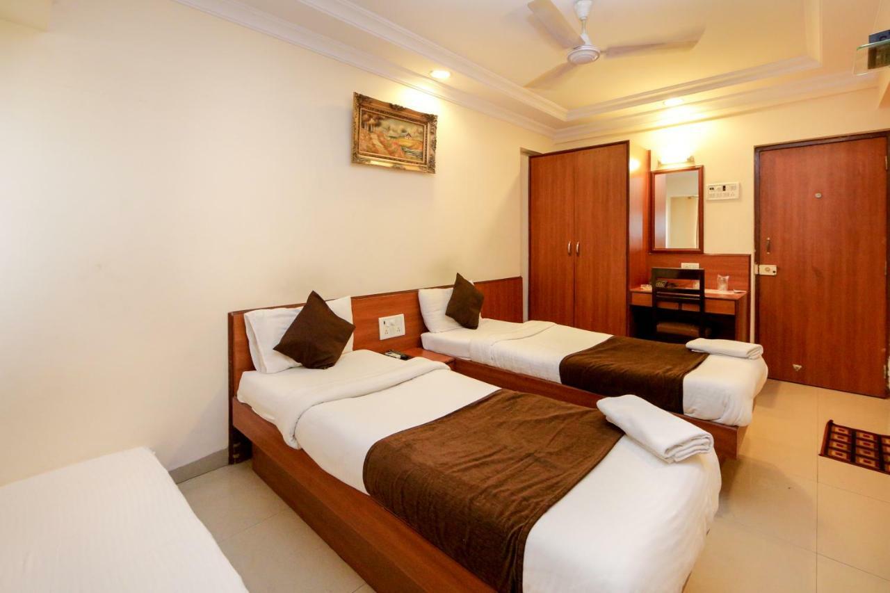 Lucky Hotel Goregaon Mumbai  Buitenkant foto
