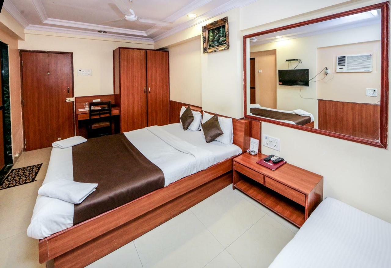 Lucky Hotel Goregaon Mumbai  Buitenkant foto