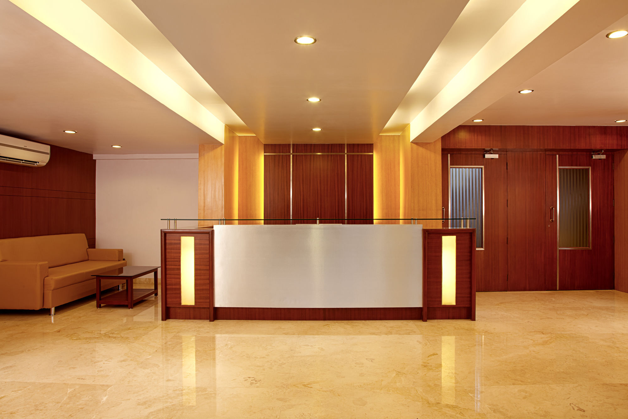 Lucky Hotel Goregaon Mumbai  Buitenkant foto