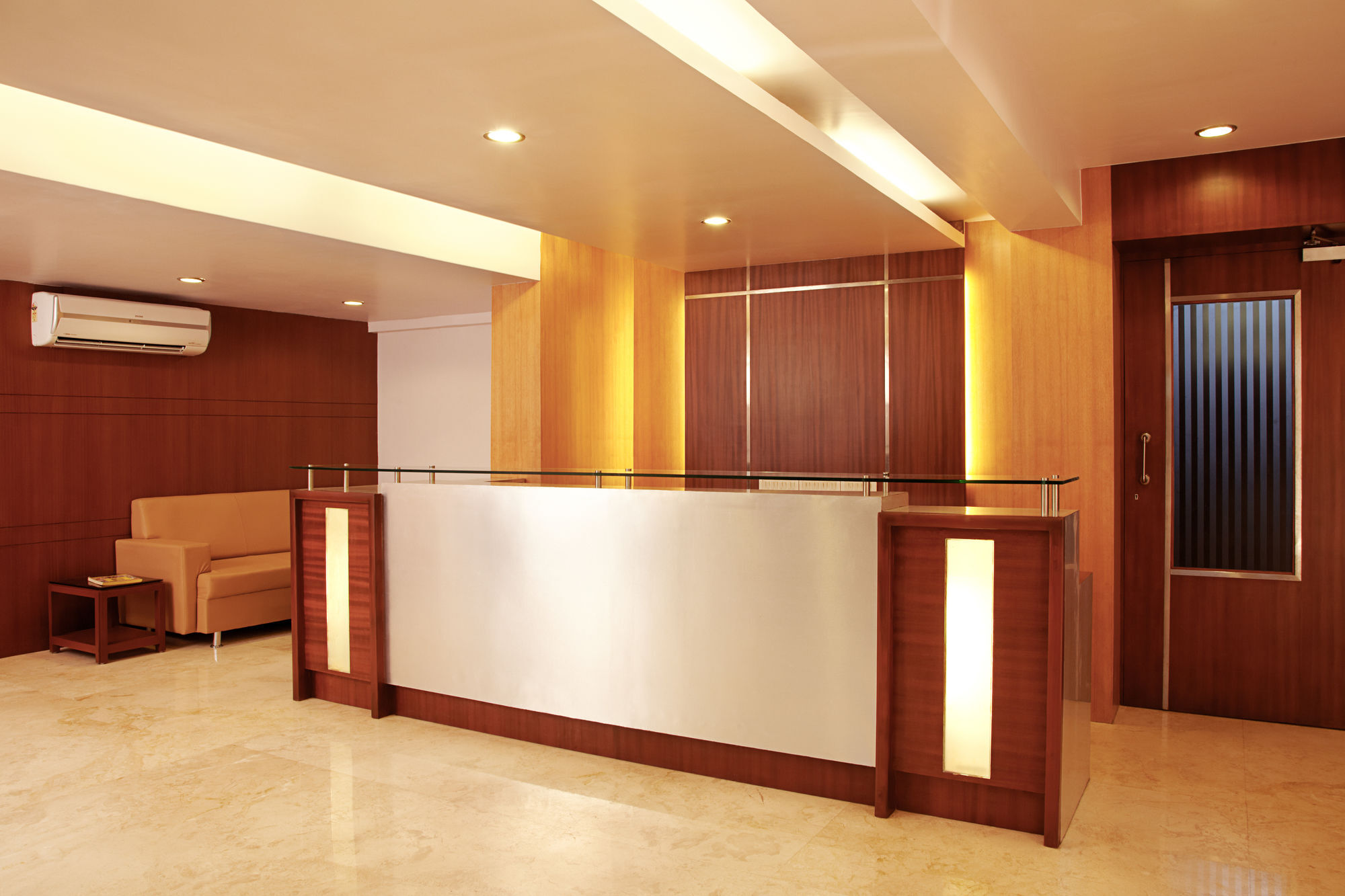Lucky Hotel Goregaon Mumbai  Buitenkant foto