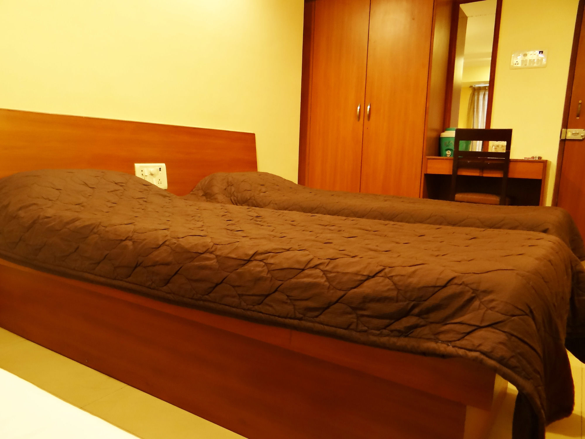 Lucky Hotel Goregaon Mumbai  Buitenkant foto