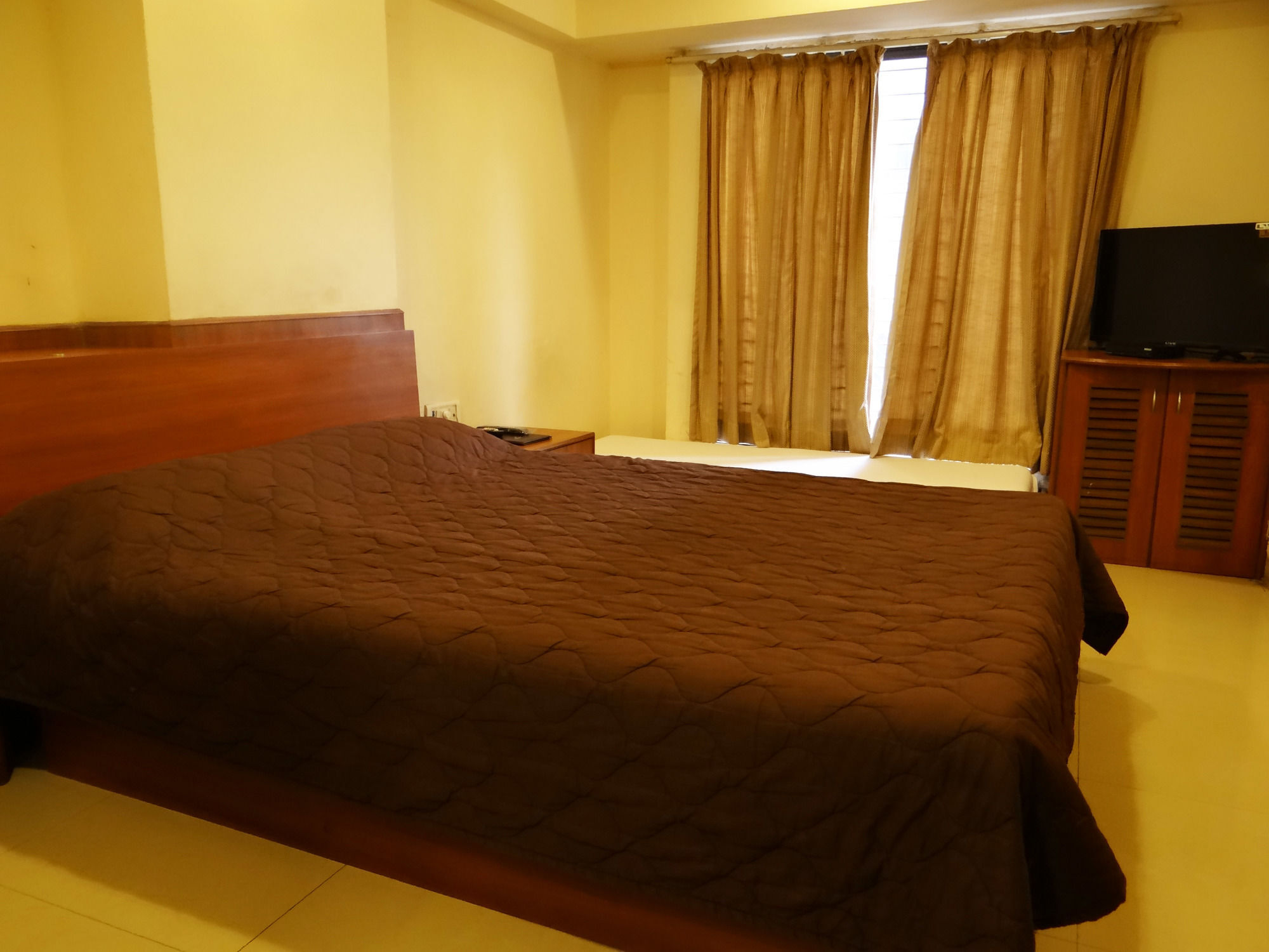 Lucky Hotel Goregaon Mumbai  Buitenkant foto